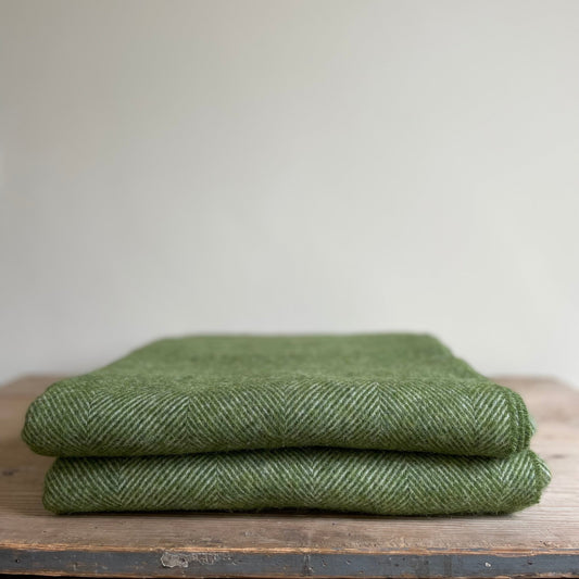 British Wool Herringbone Throw Apple